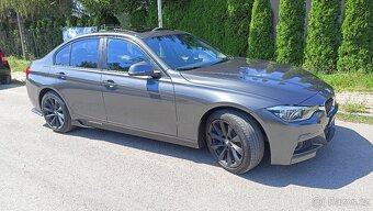 BMW 320i xDrive - 4