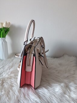 Bílá (béžová) kabelka Guess - 4