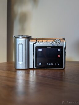 Nikon Coolpix S4 - 4