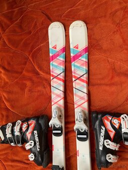 Odlehčené lyže 130 cm + lyžáky vel. 37 - 38 - 4