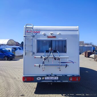Fiat Challenger 2,8 JTD, podél postele - 4