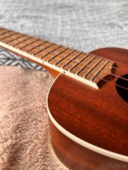 Prodám koncertní ukulele Lanikai MA-C - 4