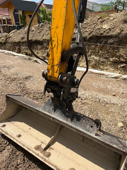 JCB 48Z 2019 klimatizace - 4