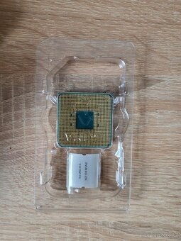 Prodám procesor AMD Ryzen 5 2400G s grafikou Vega 11 - 4