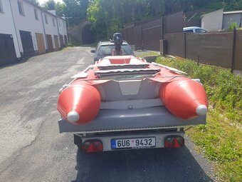 Nafukovaci clun s privesem - 4