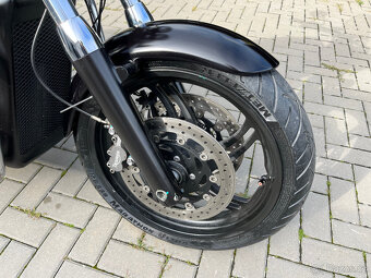 Triumph Thunderbird Storm - 4