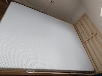 Postel s roštem a matrací - 4