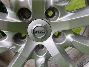 VOLVO kola 8.0Jx18H2 orginál včetně TPMS a pneu - 4