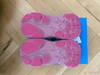 bezecke boty HOKA clifton 10 - 4
