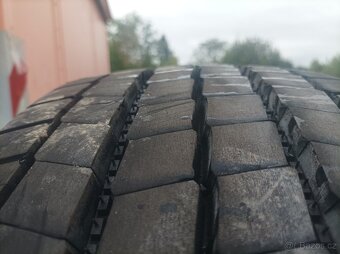 Pneu Michelin   245 70 17,5 - 4