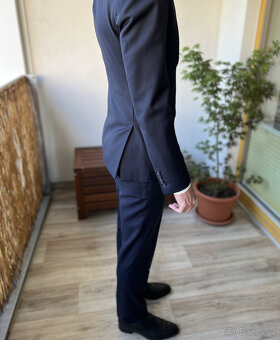 Oblek a dvě košile od krejčího Lee Baron z Hongkongu - 4