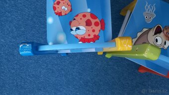 Dětský stolek a 2 židle - 4