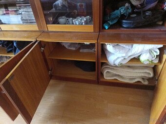 Kvalitní masivní obývací stěna - 4