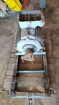 Asynchronní motor 22 / 25,3 kW - 4