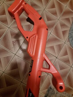 Aku strunová sekačka Black Decker st1823 - 4