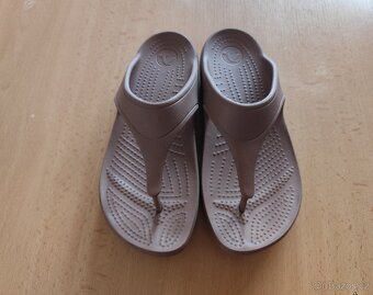 Žabky Crocs Sloane Platform Flip W6 - 4