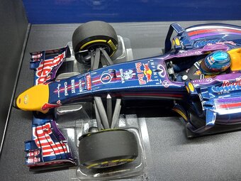 F1 INFINITI RED BULL RB10 2013 VETTEL MINICHAMPS 1:18 - 4