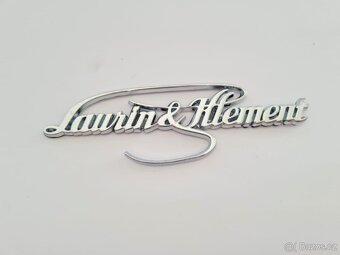 Nápis Laurin & Klement , chrom, zlatý, červený, čierny. - 4