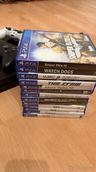 Prodám PlayStation 4 (PS4) + 13 her + 2 ovladače - 4