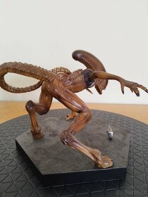 Vetřelec - Alien - sběratelská socha Mega Runner Xenomorph - 4