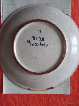 žlutý talíř - 4