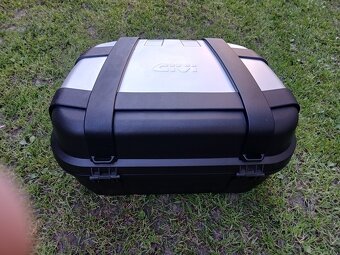 Vrchní kufr Givi Trekker TRK 52N + plotna - 4