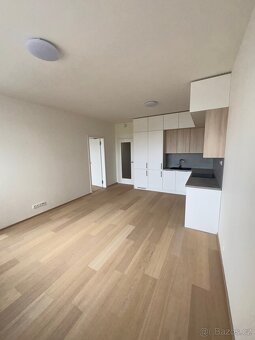 Pronájem bytu 2+55 v Praze - ul. V třešňovce - 4