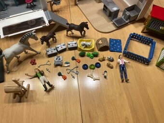 SCHLEICH Veterina + Mobilní veterina + Králíkárna - 4
