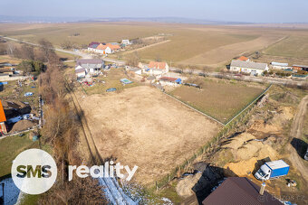 Stavební pozemek v Kubšicích – klid, soukromí a skvělá dostu - 4