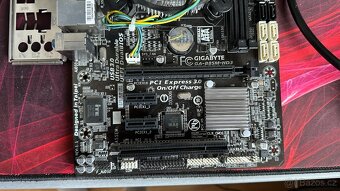 GIGABYTE B85M-HD3 + i3-4150 (2C/4T) - 4