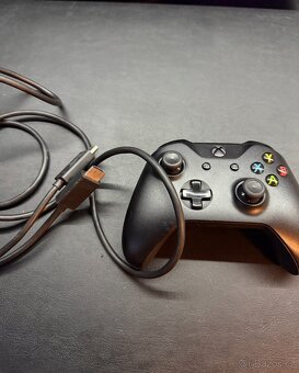 Microsoft Xbox One X, 1 TB - 4