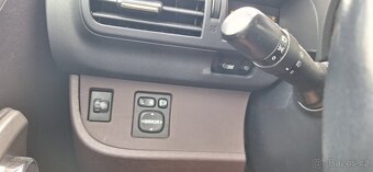 Toyota iQ 1,0 automat CVT max.výbava - 4