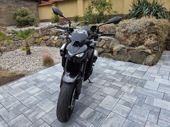 Kawasaki Z900 2025 černá - 4