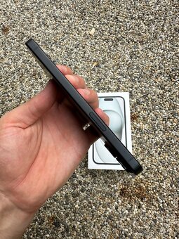 IPhone 15 256GB - baterie 100% - 4
