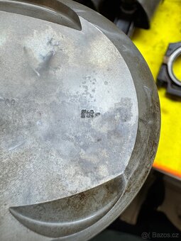 BMW E30 M20B25 pisty 256E - 4