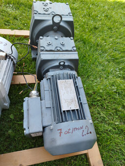 elektromotory s převodovkami - 4