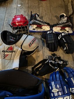 HOKEJOVA VYSTROJ BAUER - 4