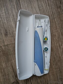 PRODÁM SADU 2KS KARTÁČKŮ ORAL-B PROFESSIONAL CARE 8850 + PŘÍ - 4