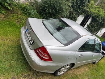 Mercedes-Benz C240 (W203) V6 125 kW Automat - 4