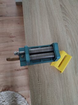 Mlýnek na výrobu domácích nudli. - 4