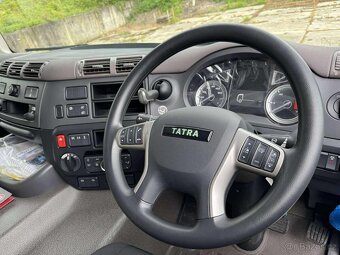 TATRA PHOENIX tahač návěsů 6x6 - 4