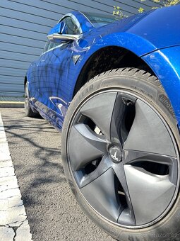 Tesla Model 3 - 4