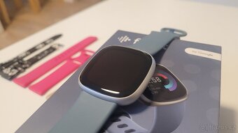 Hodinky FITBIT Versa 4 - 4