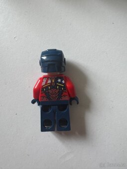 Lego Marvel Super Heroes 76077 - 4