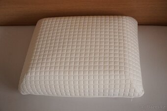 Ergonomický polštář z paměťové pěny - 4
