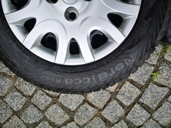 Hyundai i20 Kia plechová kola 14 ,zimnní pneu, poklice - 4