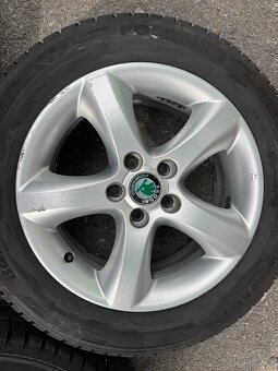 Zimní ALU Škoda Fabia 185/60 R15 - zánovní zimní 8mm DOT23 - 4
