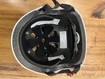 Dětská přilba na skateboard a brusle - 4