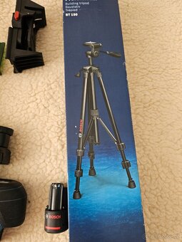 Aku křížový laser Bosch GLL 3-80 CG + stativ Bosch BT 150 - 4