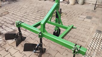 Prodám novou tříradličnou proorávačku brambor, nesenou za tr - 4
